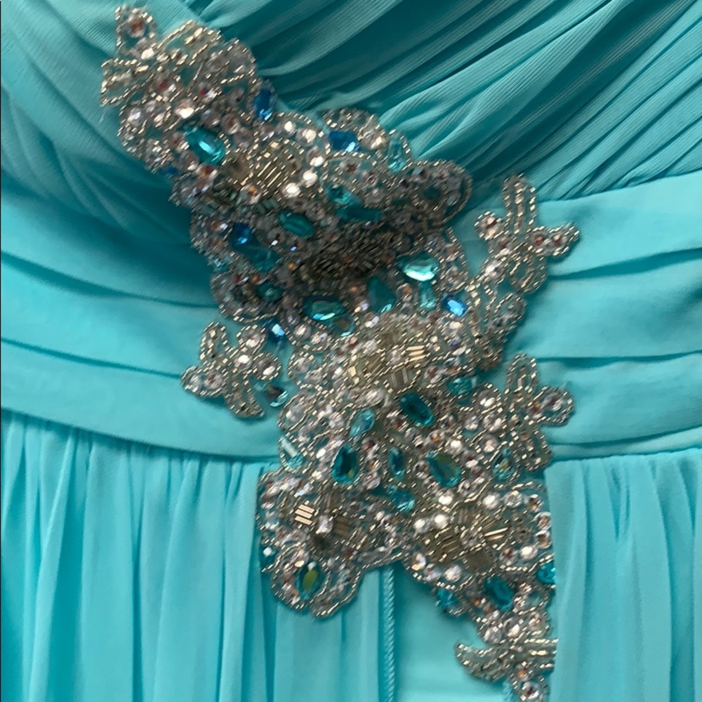 Gown - Picture 4 of 5